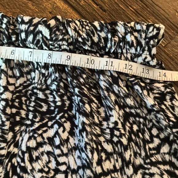 H&M Lightweight Shorts - Picture 5 of 5